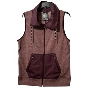 Under Armour Maroon Vest in Size L‎ EUC Front Zip